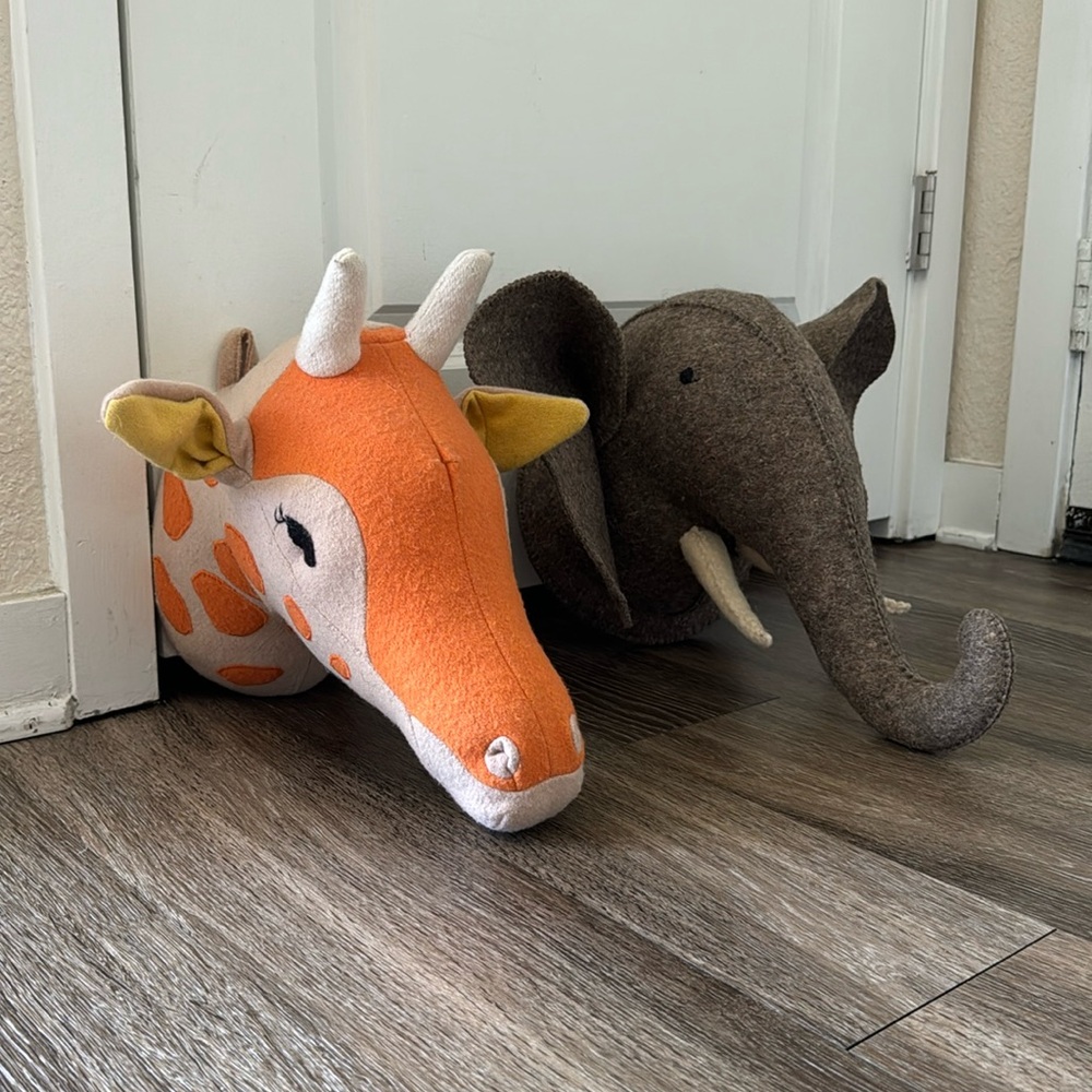 Giraffe and Mud Pie Elephant Wall Mount Decor